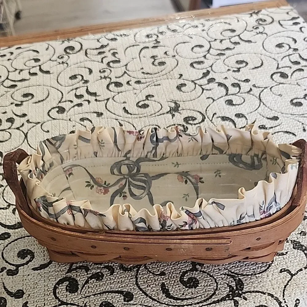 1995 Longaberger  Basket with Floral Lining
